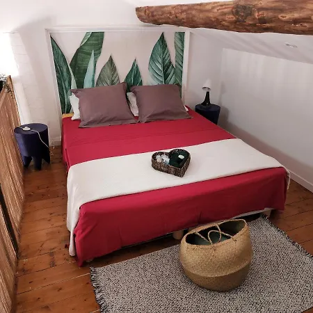 Apartment Ile En Provence